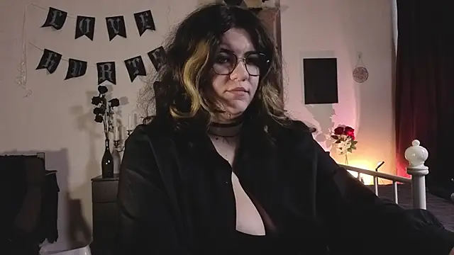 Laura Karamazov online show from February 17, 10:25 am