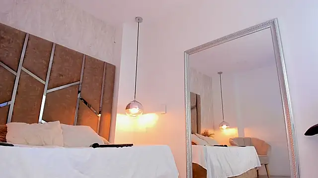 Snapshot of Martinaa_Jones_ chatting on October 10, 8:25 pm Martinaa Jones online show from October 10, 8:25 pm