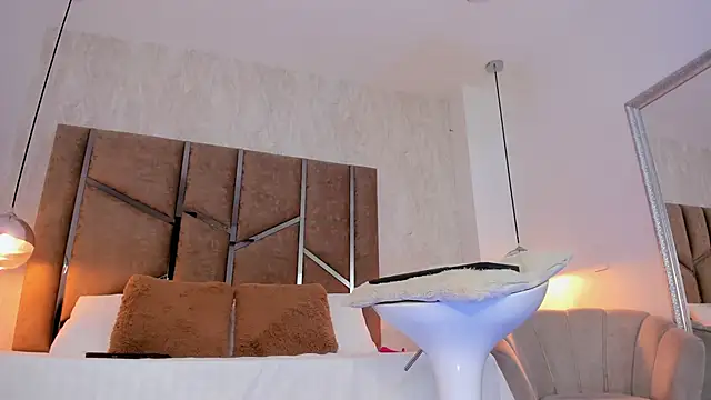 Martinaa Jones  online show from January 17, 1:51 pm