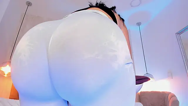 Martinaa Jones  online show from April 24, 1:03 pm