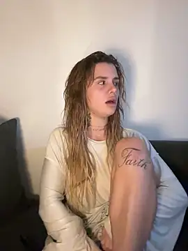 EmiliaCatalina online show from February 10, 12:35 am