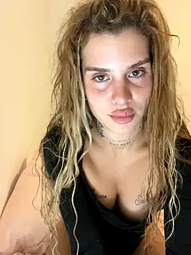 Snapshot of EmiliaCatalina chatting on October 15, 11:51 pm EmiliaCatalina online show from October 15, 11:51 pm
