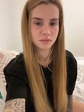 Snapshot of EmiliaCatalina chatting on September 24, 2:10 am EmiliaCatalina online show from September 24, 2:10 am