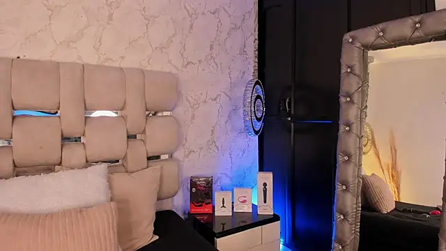 laura bassi online show from November 9, 3:24 am