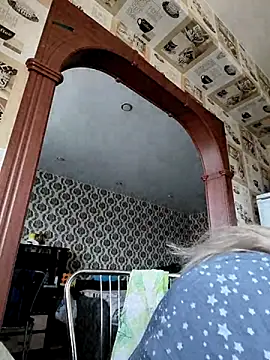 Lady nice cat online show from April 24, 2:36 am