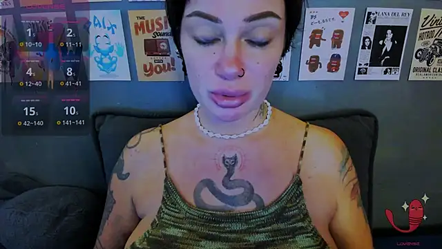 EllieOz online show from July 8, 3:47 pm