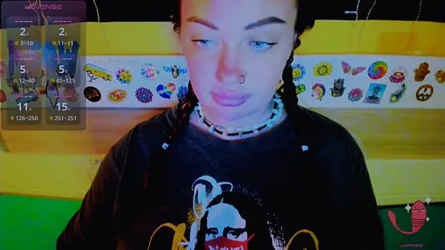 EllieOz online show from October 25, 6:48 pm