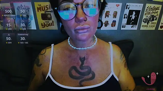 EllieOz online show from May 6, 7:18 pm