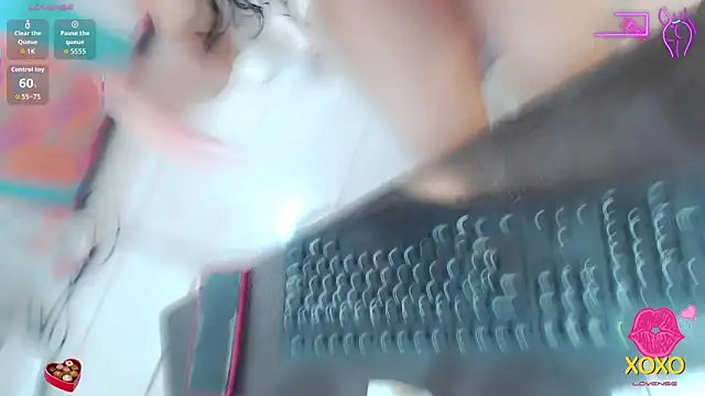 Snapshot of sasha_mom69_ chatting on October 10, 4:23 pm sasha mom69 online show from October 10, 4:23 pm
