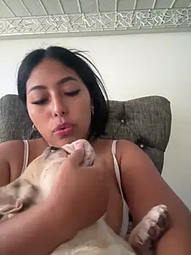 emmyjhonson07 online show from April 23, 12:23 pm