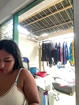 emmyjhonson07 online show from April 25, 1:41 pm