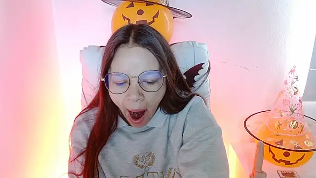 Snapshot of SamanthaRoldaan chatting on October 20, 2:20 pm SamanthaRoldaan online show from October 20, 2:20 pm