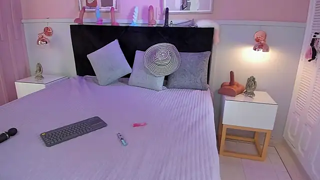 Snapshot of chloe_watson_ chatting on September 19, 7:57 pm chloe watson online show from September 19, 7:57 pm