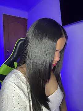 leila 22 online show from April 14, 7:30 am