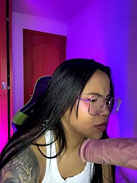 leila 22 online show from October 28, 7:14 am