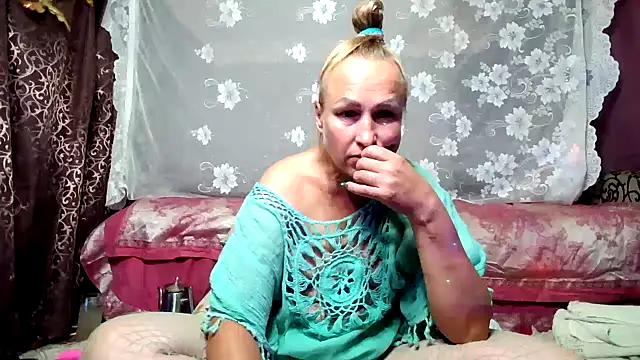 Snapshot of Alina_Night_777 chatting on September 18, 5:17 am Alina Night 777 online show from September 18, 5:17 am