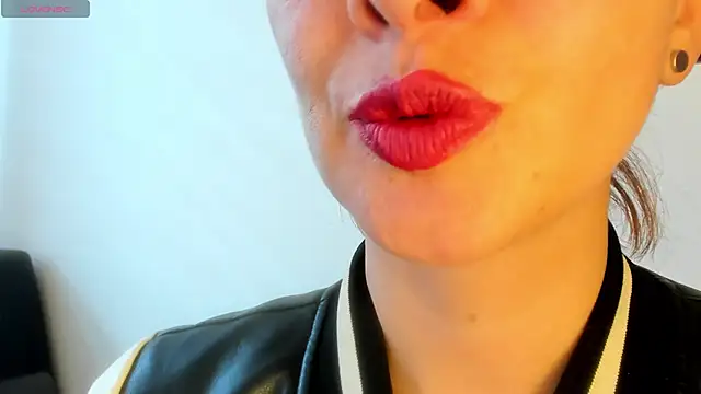 queen fetish online show from April 22, 4:26 pm