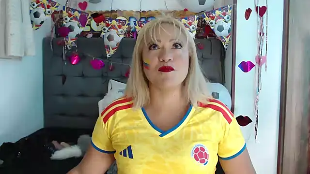 ChristinMooree online show from July 7, 3:15 pm