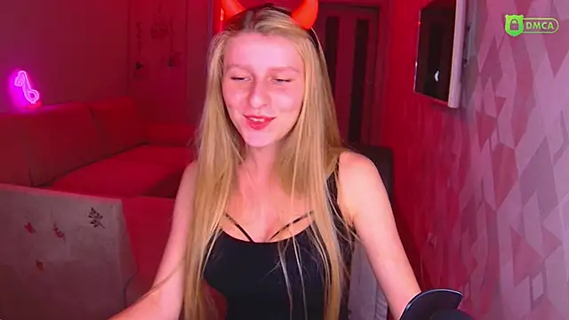 Snapshot of AmaliaQueen chatting on October 31, 3:05 pm AmaliaQueen online show from October 31, 3:05 pm