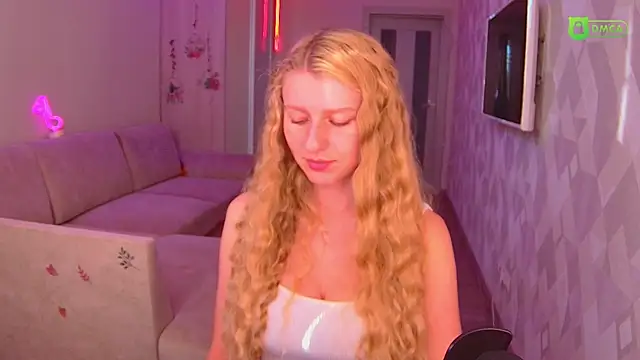 Snapshot of AmaliaQueen chatting on October 26, 1:17 pm AmaliaQueen online show from October 26, 1:17 pm