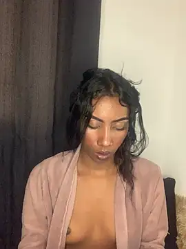 Naomisalles online show from February 20, 1:45 pm