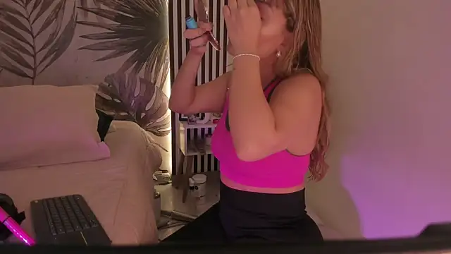 Samaantha-White online show from April 20, 11:24 am