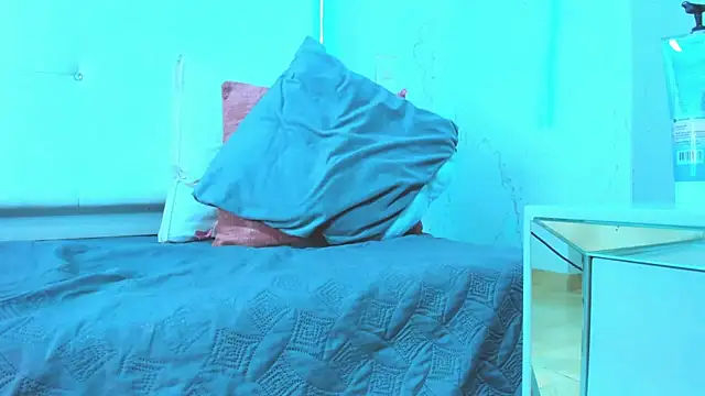 Little Jenni online show from April 18, 1:46 pm