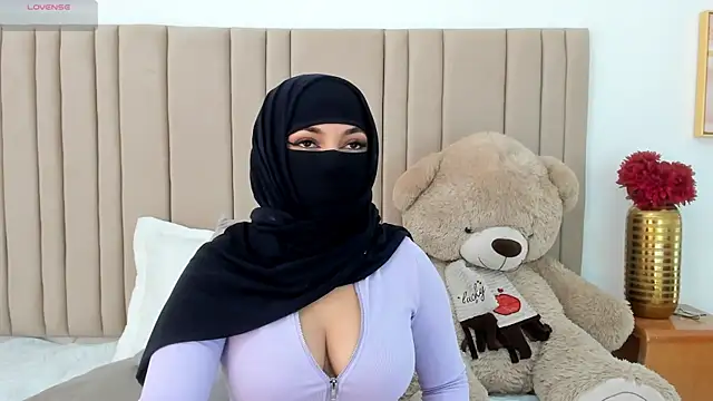 izadii online show from April 22, 6:38 pm