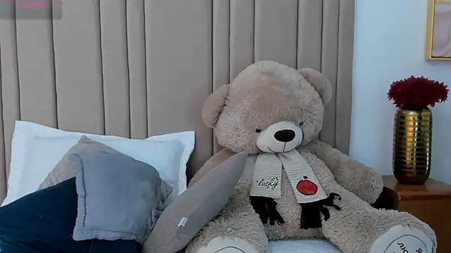 izadii online show from April 25, 6:38 pm