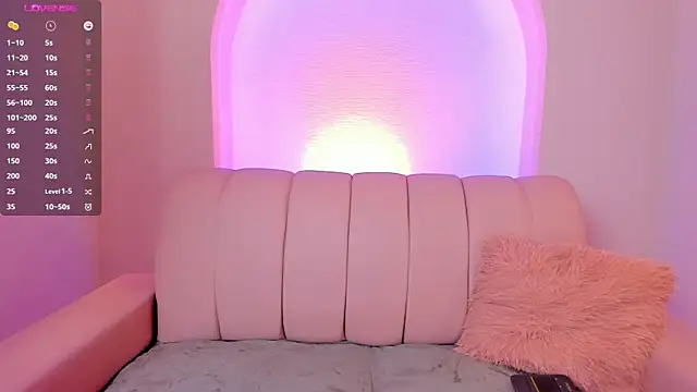 lexiethompson  online show from June 9, 12:37 pm
