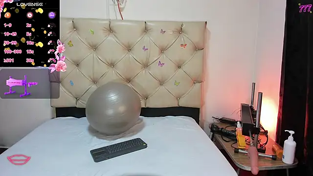 cleopatraa online show from April 27, 9:45 pm