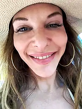 Luna Kitanna online show from April 26, 1:42 pm