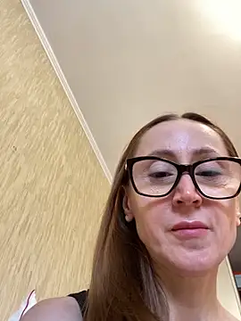 LauraDavis online show from April 17, 9:33 am