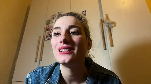 Snapshot of Monicbabe chatting on October 8, 10:14 pm Monicbabe online show from October 8, 10:14 pm
