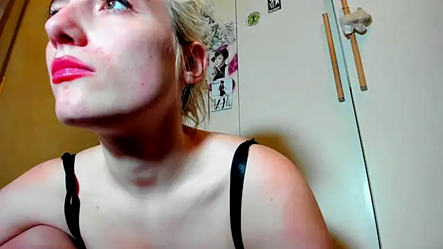 Snapshot of Monicbabe chatting on September 20, 10:02 am Monicbabe online show from September 20, 10:02 am
