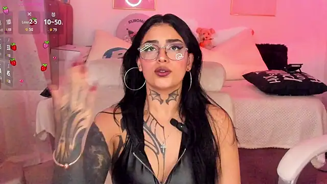 Snapshot of Hinataw33d01 chatting on September 12, 1:17 am Hinataw33d01 online show from September 12, 1:17 am