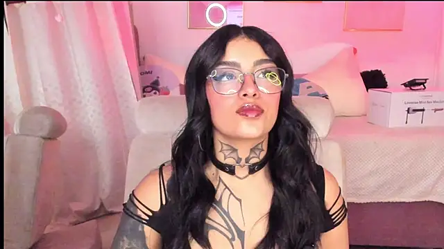 Snapshot of Hinataw33d01 chatting on October 6, 2:17 am Hinataw33d01 online show from October 6, 2:17 am