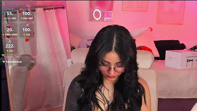 Snapshot of Hinataw33d01 chatting on October 25, 2:19 am Hinataw33d01 online show from October 25, 2:19 am