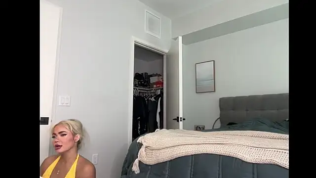 Snapshot of ElenaErickson chatting on September 8, 7:46 pm ElenaErickson online show from September 8, 7:46 pm