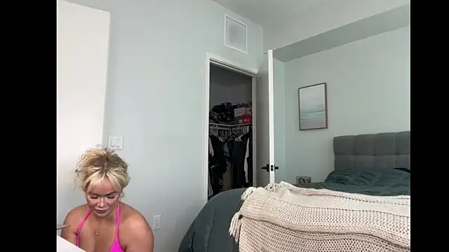 Snapshot of ElenaErickson chatting on September 24, 8:19 pm ElenaErickson online show from September 24, 8:19 pm