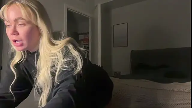 ElenaErickson online show from November 12, 4:32 am