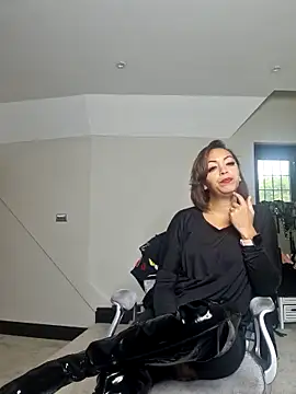 QueenTricks1 online show from October 15, 8:28 am