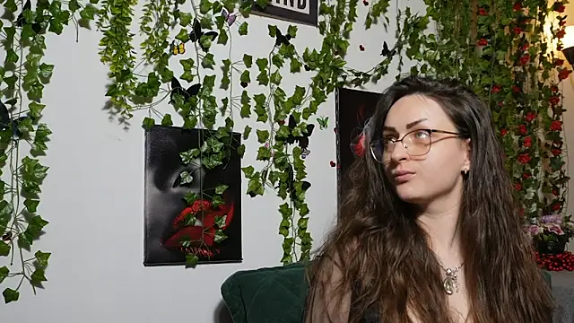 NaughtYHomemadE online show from November 7, 2:33 pm