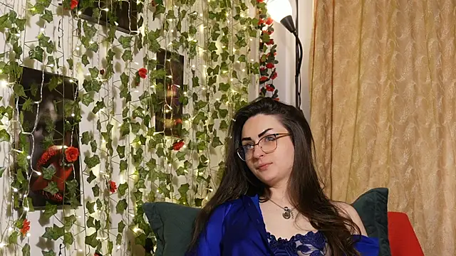 NaughtYHomemadE online show from April 4, 12:15 pm