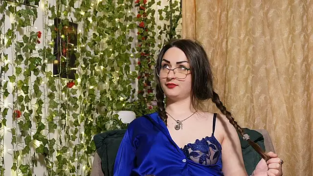 NaughtYHomemadE online show from April 25, 4:04 pm