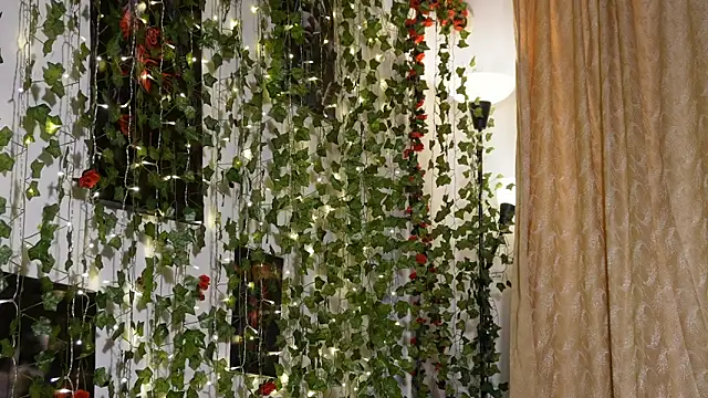 NaughtYHomemadE online show from April 25, 5:21 am