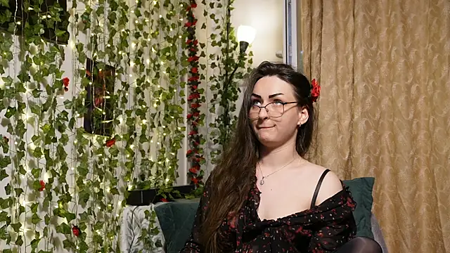 NaughtYHomemadE online show from June 12, 1:08 pm