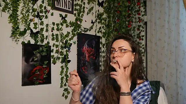 NaughtYHomemadE online show from October 21, 12:09 pm