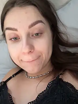 Snapshot of ellie_ssexy chatting on September 23, 4:32 am ellie ssexy online show from September 23, 4:32 am