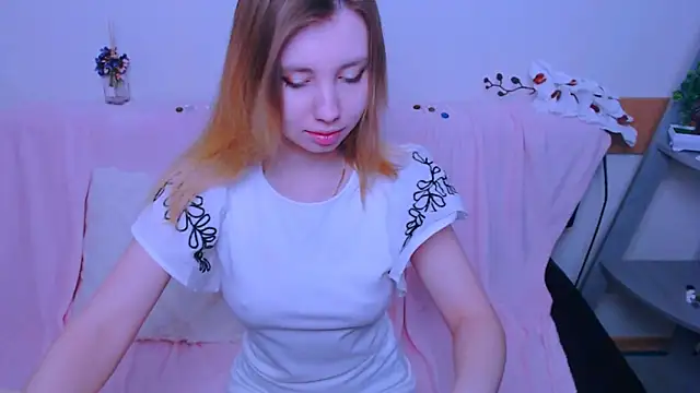 AliceFire  online show from April 22, 11:07 am